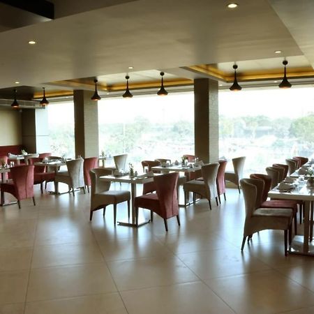 Kc Manor Hotel Jamshedpur Bagian luar foto