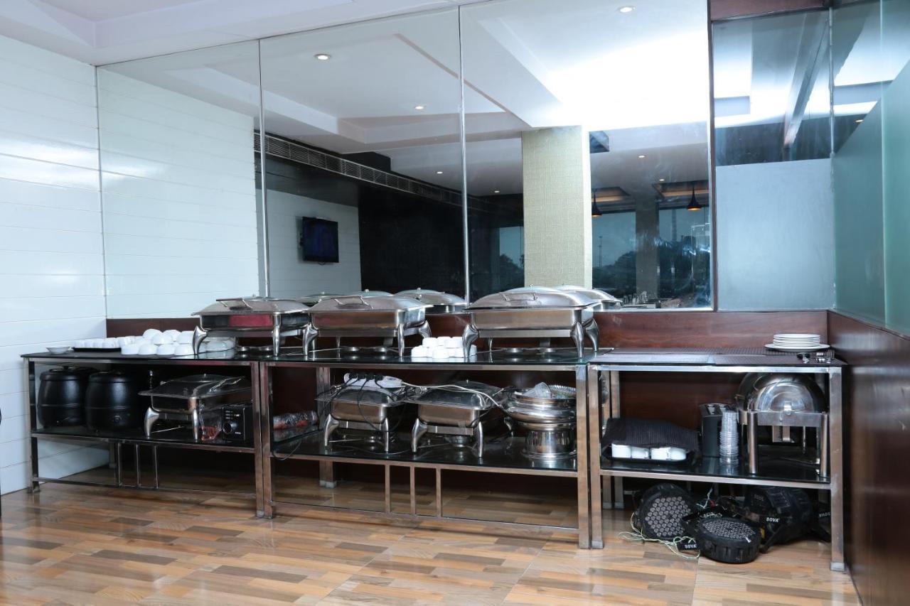 Kc Manor Hotel Jamshedpur Bagian luar foto