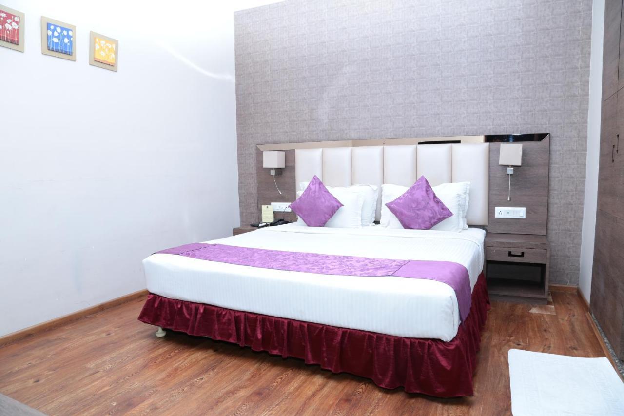 Kc Manor Hotel Jamshedpur Bagian luar foto