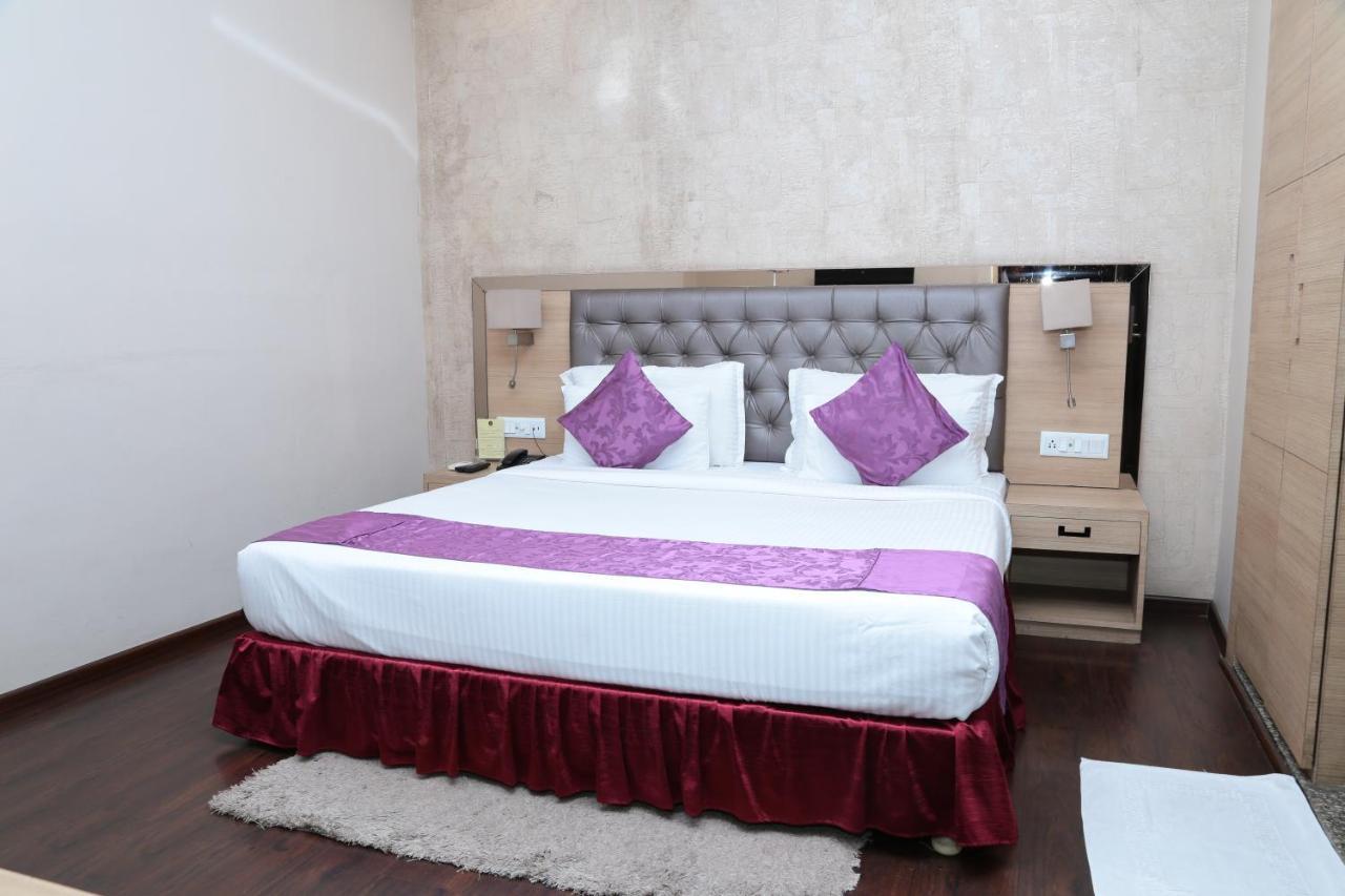 Kc Manor Hotel Jamshedpur Bagian luar foto