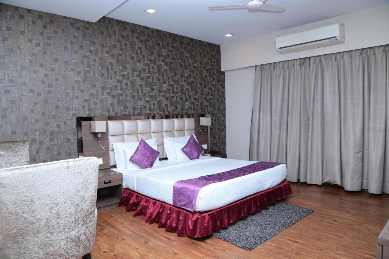 Kc Manor Hotel Jamshedpur Bagian luar foto