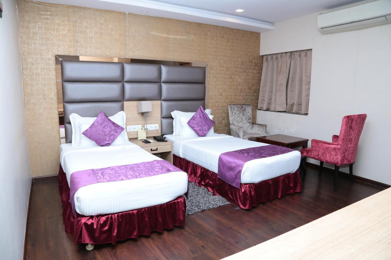 Kc Manor Hotel Jamshedpur Bagian luar foto