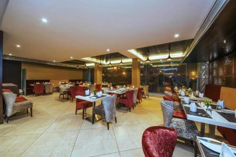 Kc Manor Hotel Jamshedpur Bagian luar foto