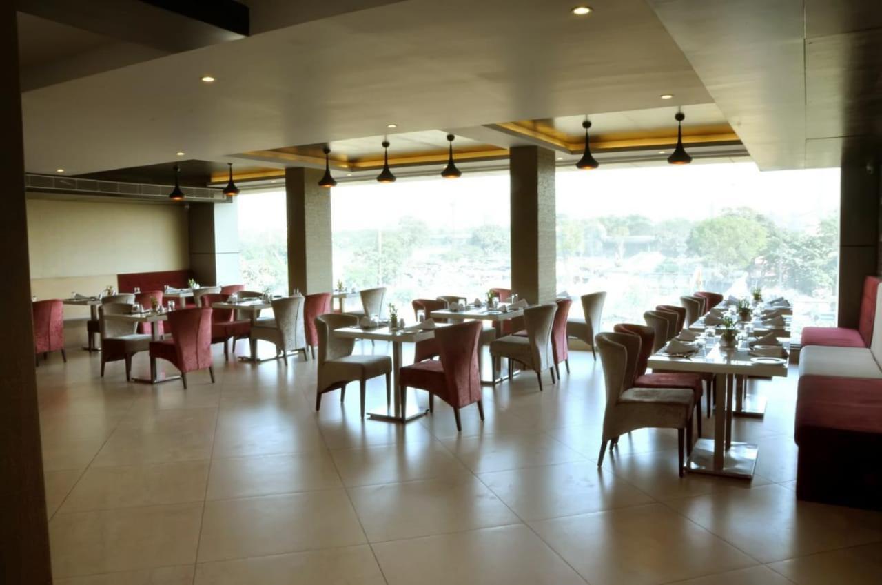 Kc Manor Hotel Jamshedpur Bagian luar foto